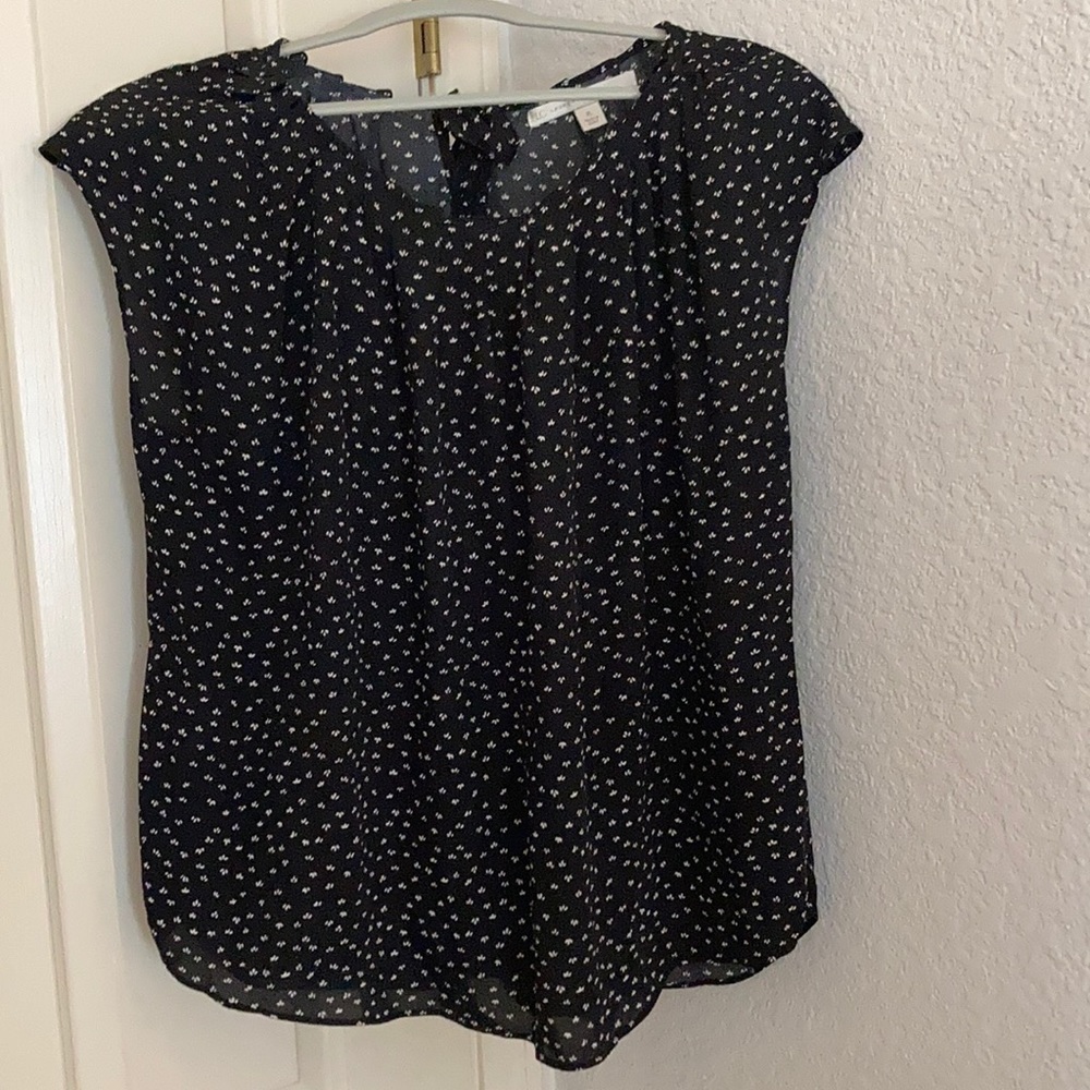 Black and white cap sleeve blouse. Size XL.